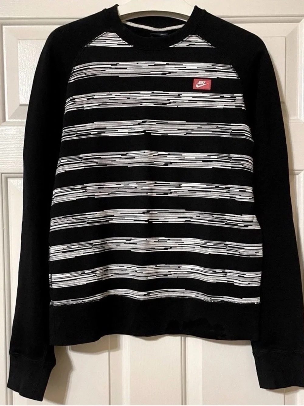 Nike Crew Static Speed Stripe Black & White Crewneck Pullover Sweater Size Mediu